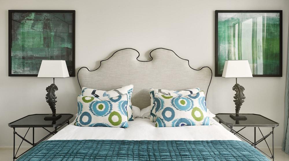 Nobu Hotel Marbella (Adults Only) Exterior foto A bed with a headboard