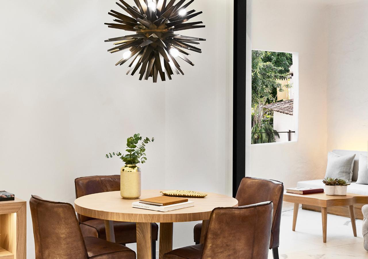 Nobu Hotel Marbella (Adults Only) Exterior foto A dining room with a modern chandelier