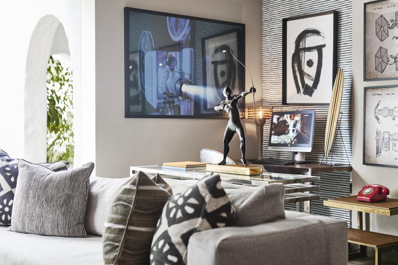 Nobu Hotel Marbella (Adults Only) Exterior foto A living room with a sofa